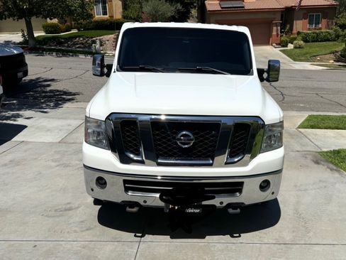 Used 2015 Nissan NV 3500 SL w/ Technology Package RWD image 2
