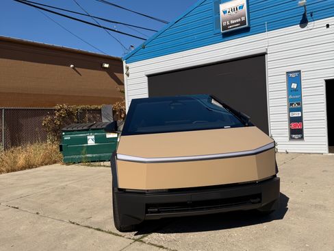 Used 2025 Tesla Cybertruck AWD Crew Cab image 6
