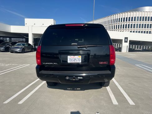 Used 2014 GMC Yukon XL SLT image 4