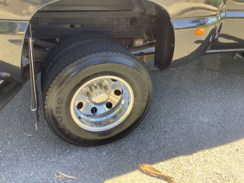 Used 2004 Chevrolet Silverado 3500 4x4 Crew Cab w/ Heavy-Duty Power Package image 12