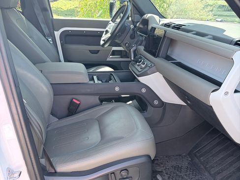 Used 2022 Land Rover Defender 110 SE AWD/4WD image 5
