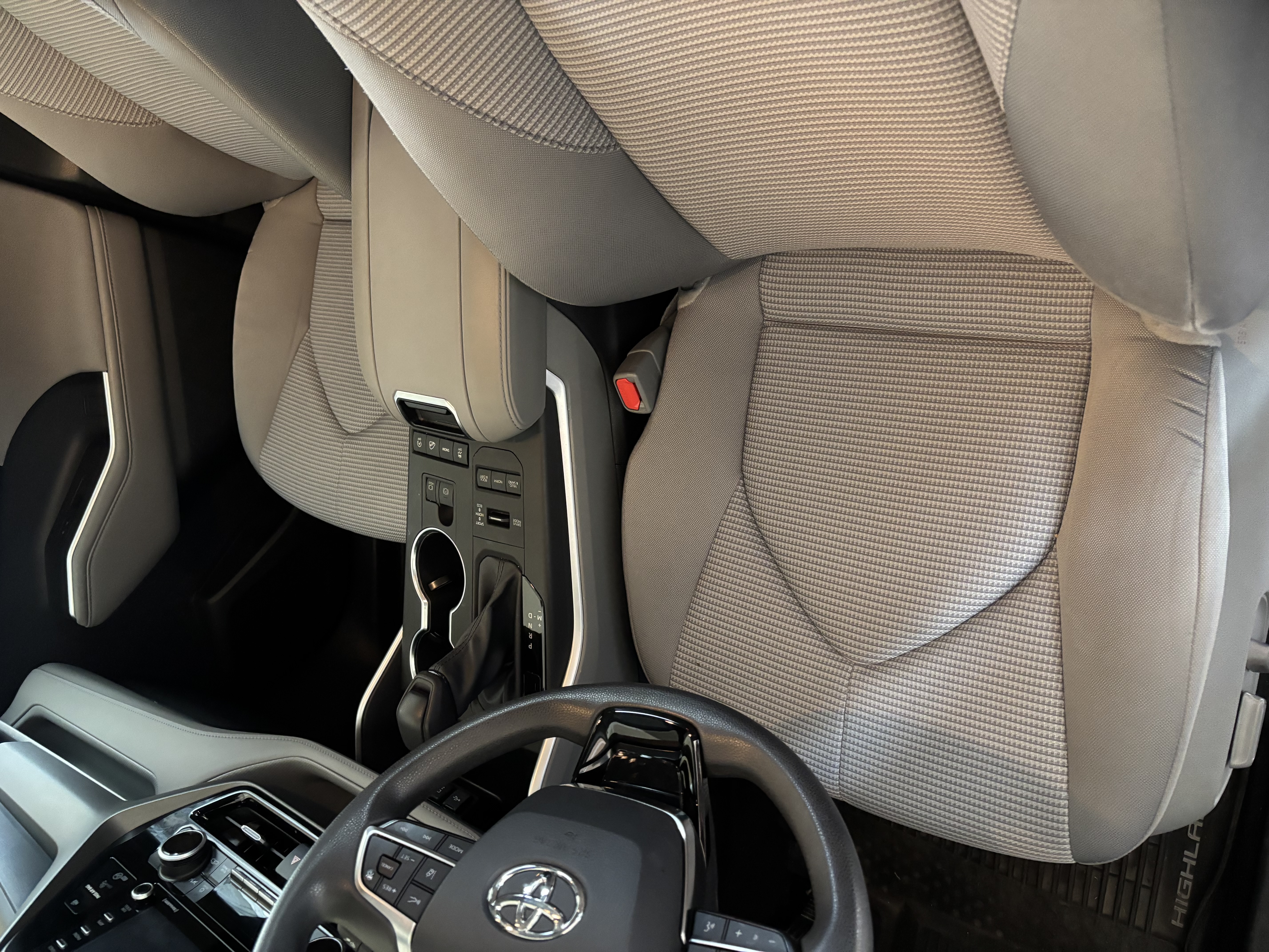 Used 2020 Toyota Highlander L AWD/4WD image 10