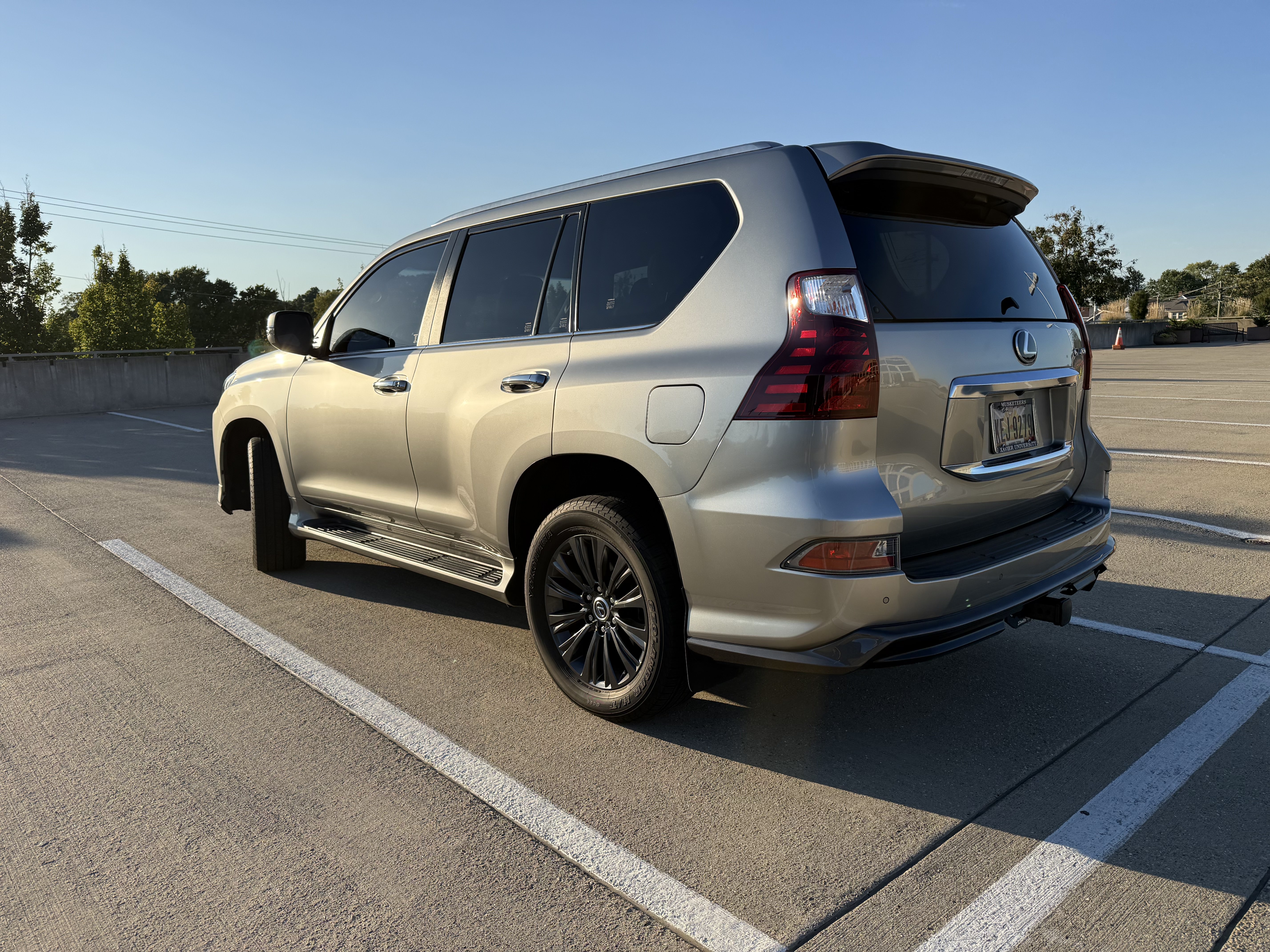 Used 2021 Lexus GX 460 Premium w/ Accessory Package AWD/4WD image 4