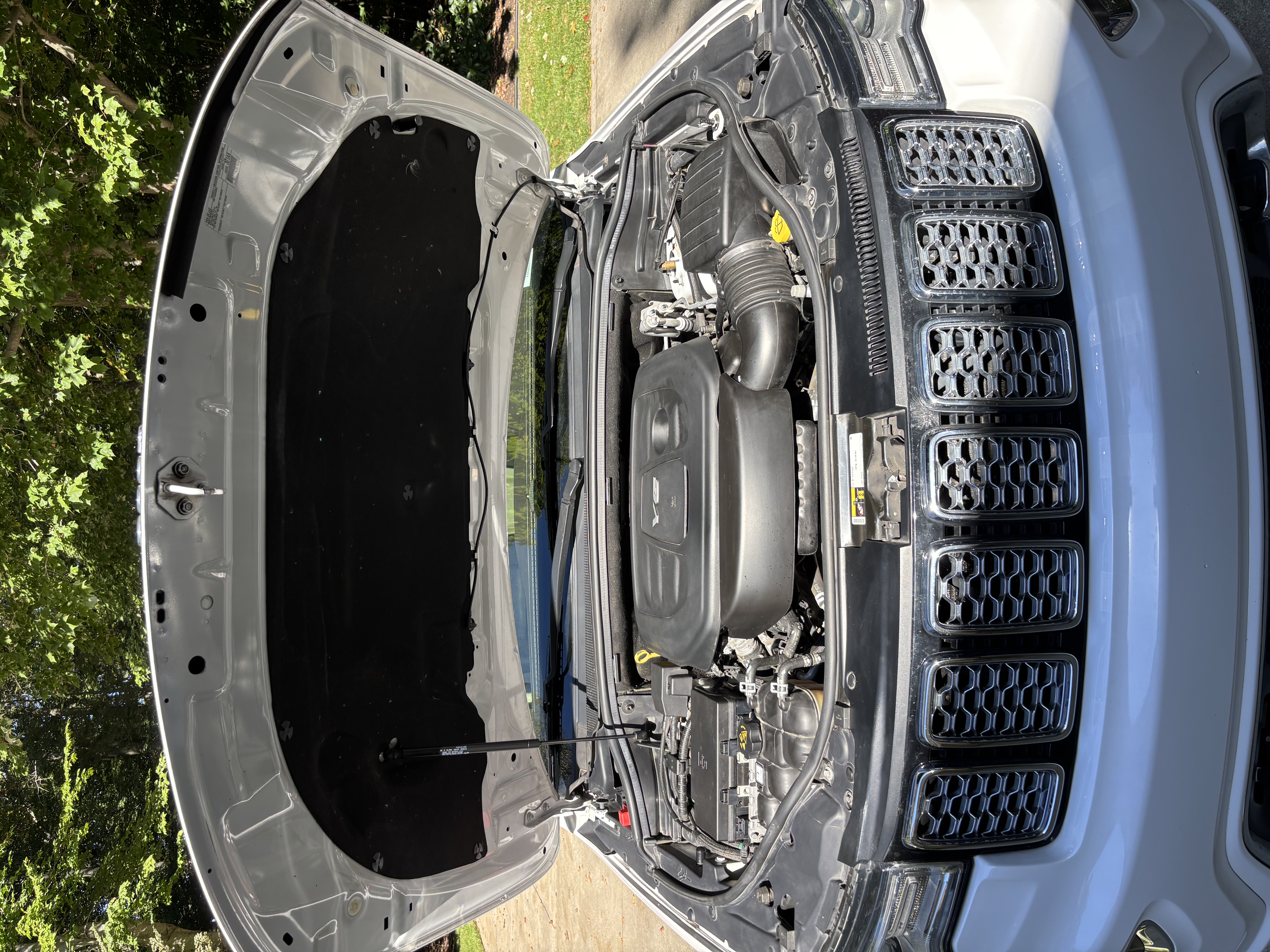 Used 2018 Jeep Grand Cherokee Overland AWD/4WD image 29