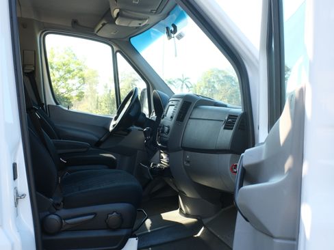 Used 2016 Mercedes-Benz Sprinter 2500 image 21