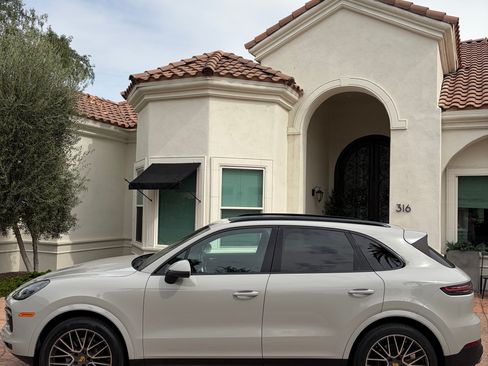 Used 2020 Porsche Cayenne AWD/4WD image 5