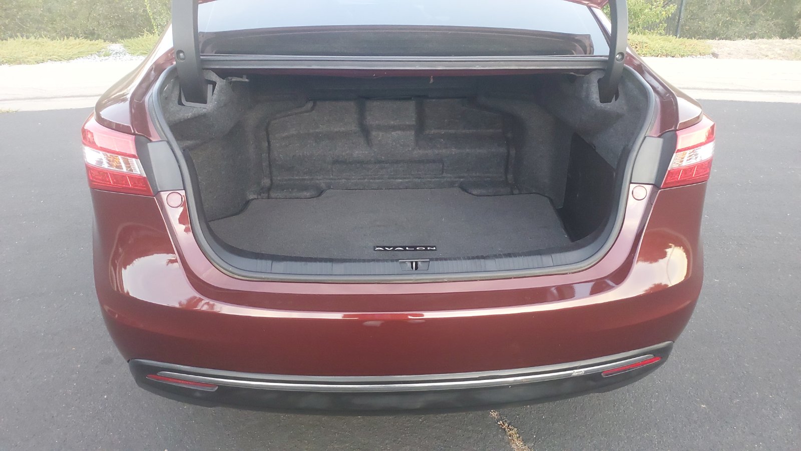Used 2013 Toyota Avalon XLE Premium FWD image 22