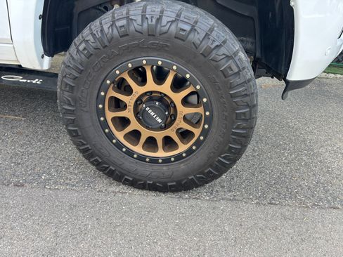 Used 2018 RAM 2500 Laramie w/ Sport Appearance Group image 17