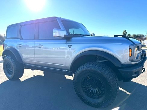 Used 2023 Ford Bronco Badlands image 6