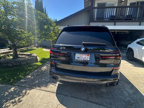 Used 2025 BMW X7 xDrive40i w/ M Sport Package AWD/4WD image 11