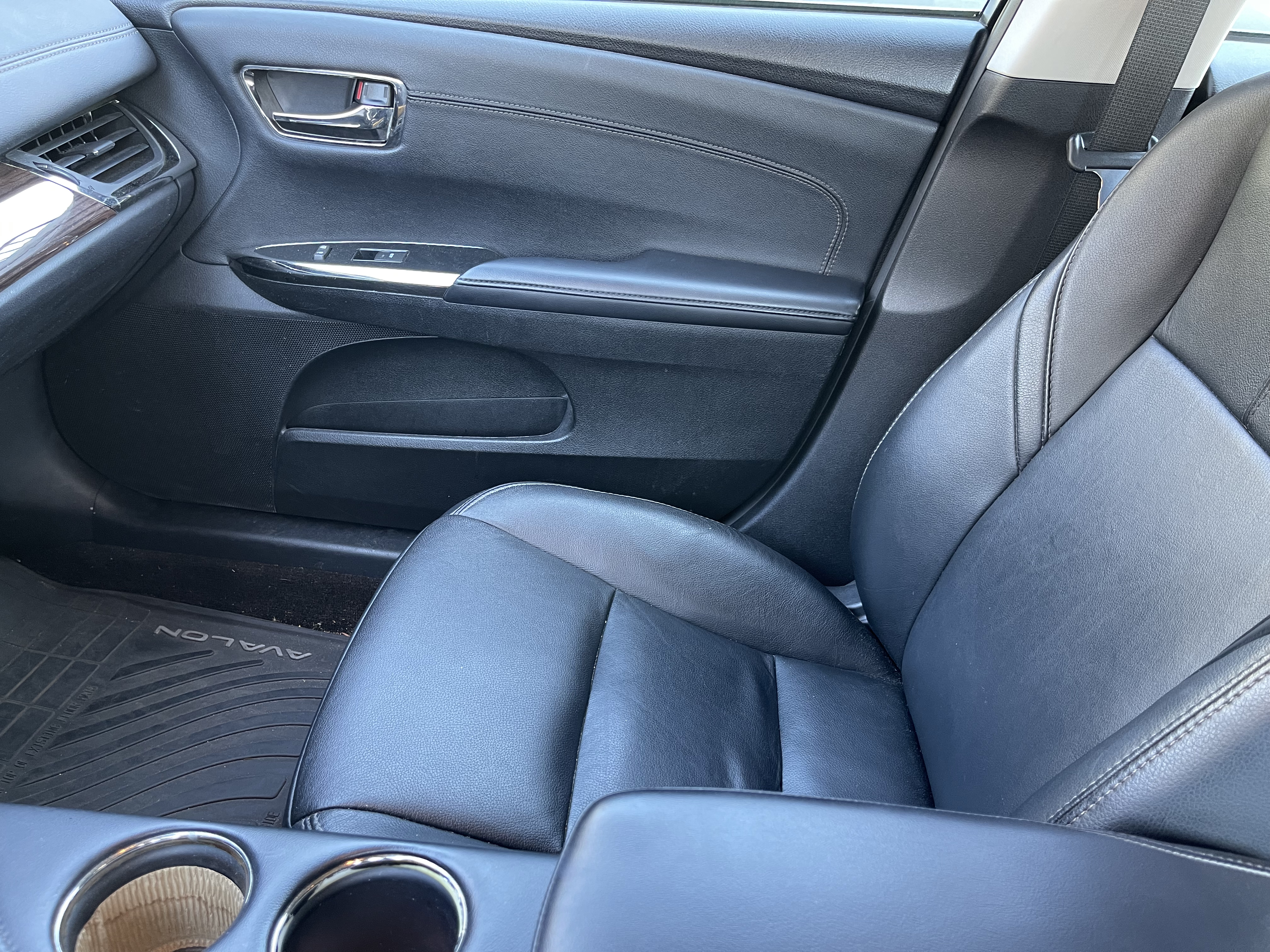 Used 2014 Toyota Avalon XLE Touring FWD image 19