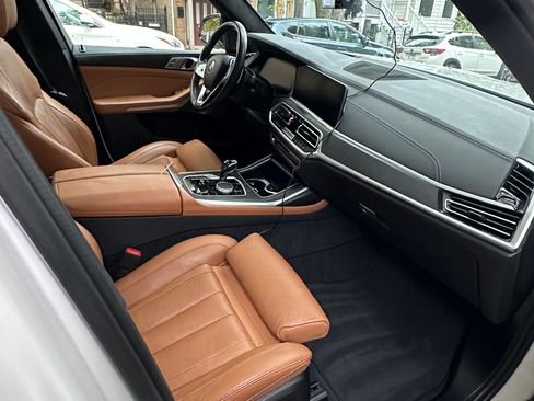 Used 2021 BMW X7 xDrive40i w/ Premium Package image 4
