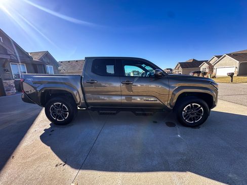 Used 2025 Toyota Tacoma TRD Sport image 16