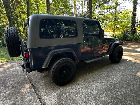 Used 2005 Jeep Wrangler Unlimited w/ Security Group AWD/4WD image 8