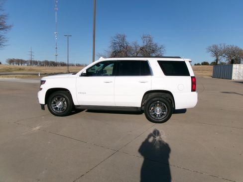 Used 2017 Chevrolet Tahoe LT RWD image 2