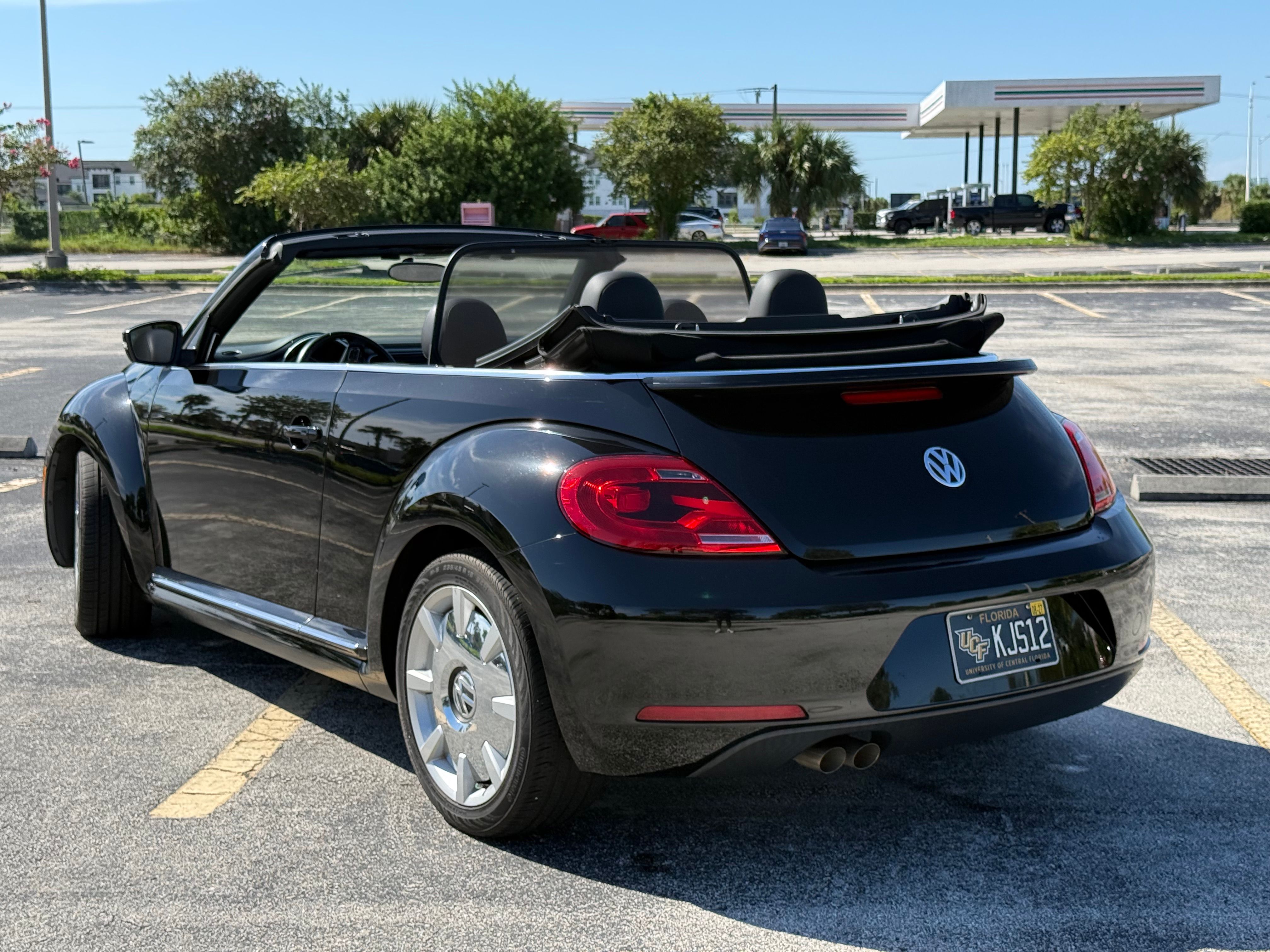Used 2014 Volkswagen Beetle 2.5 FWD image 11