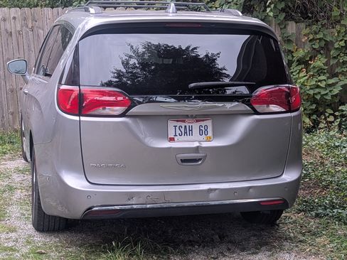 Used 2017 Chrysler Pacifica Touring-L Plus w/ Advanced Safetytec Group image 11