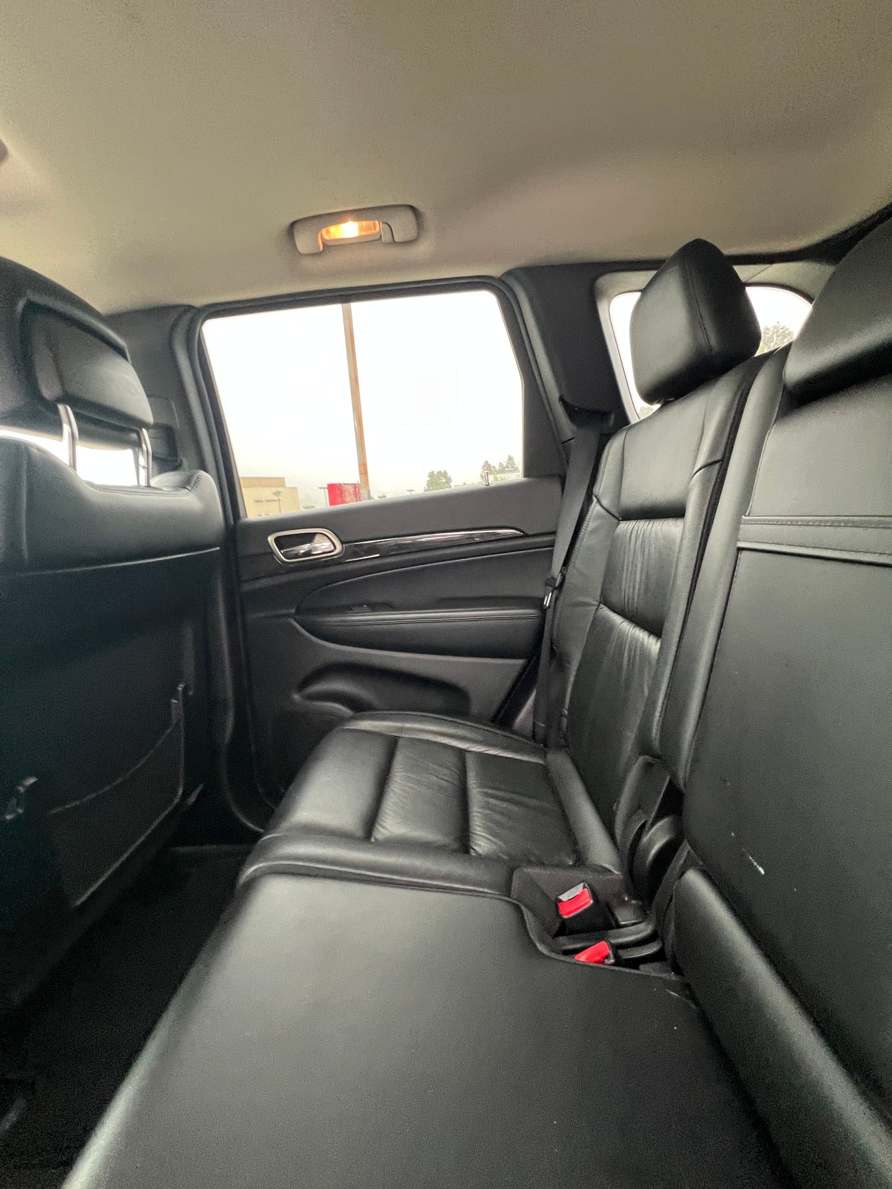 Used 2011 Jeep Grand Cherokee Laredo RWD image 11