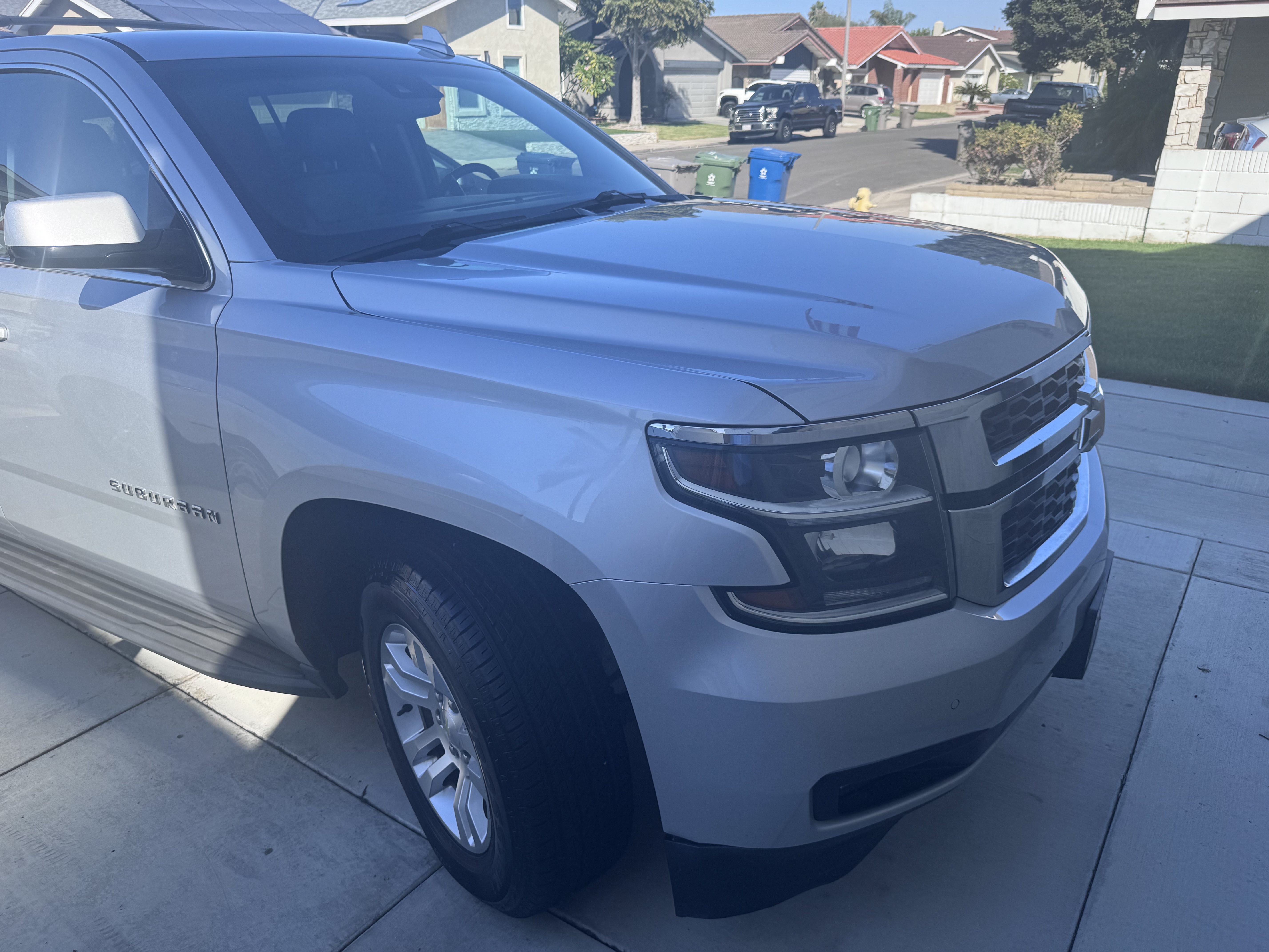 Used 2016 Chevrolet Suburban LT w/ Luxury Package RWD image 2