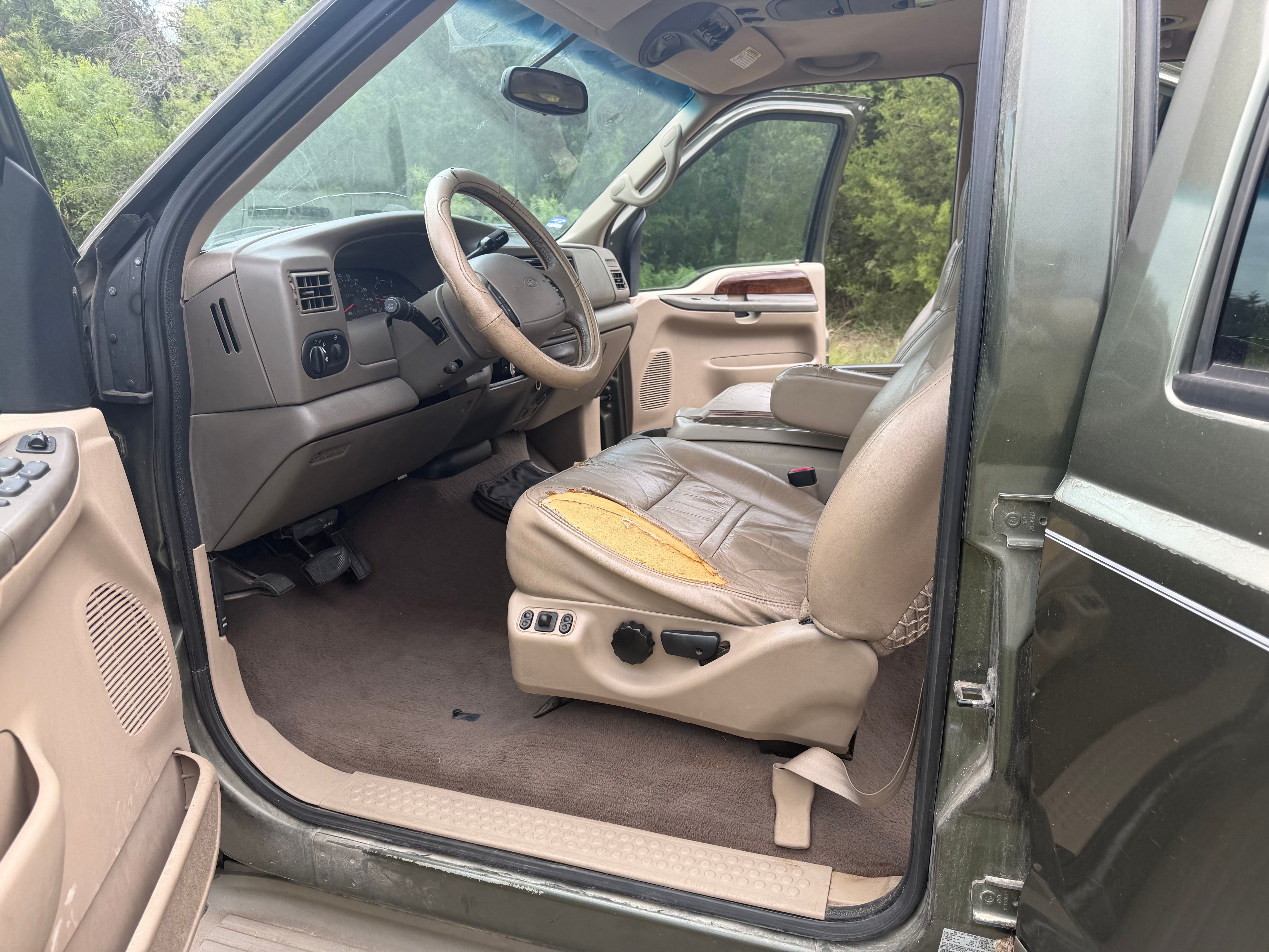 Used 2000 Ford Excursion Limited AWD/4WD image 10