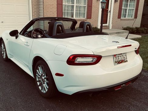 Used 2019 FIAT 124 Spider Classica w/ Technology Group RWD image 5