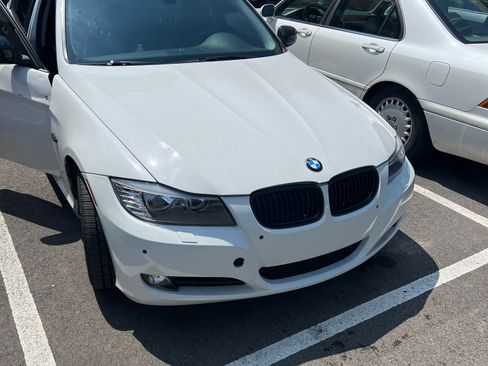 Used 2011 BMW 328i xDrive Sedan AWD/4WD image 8