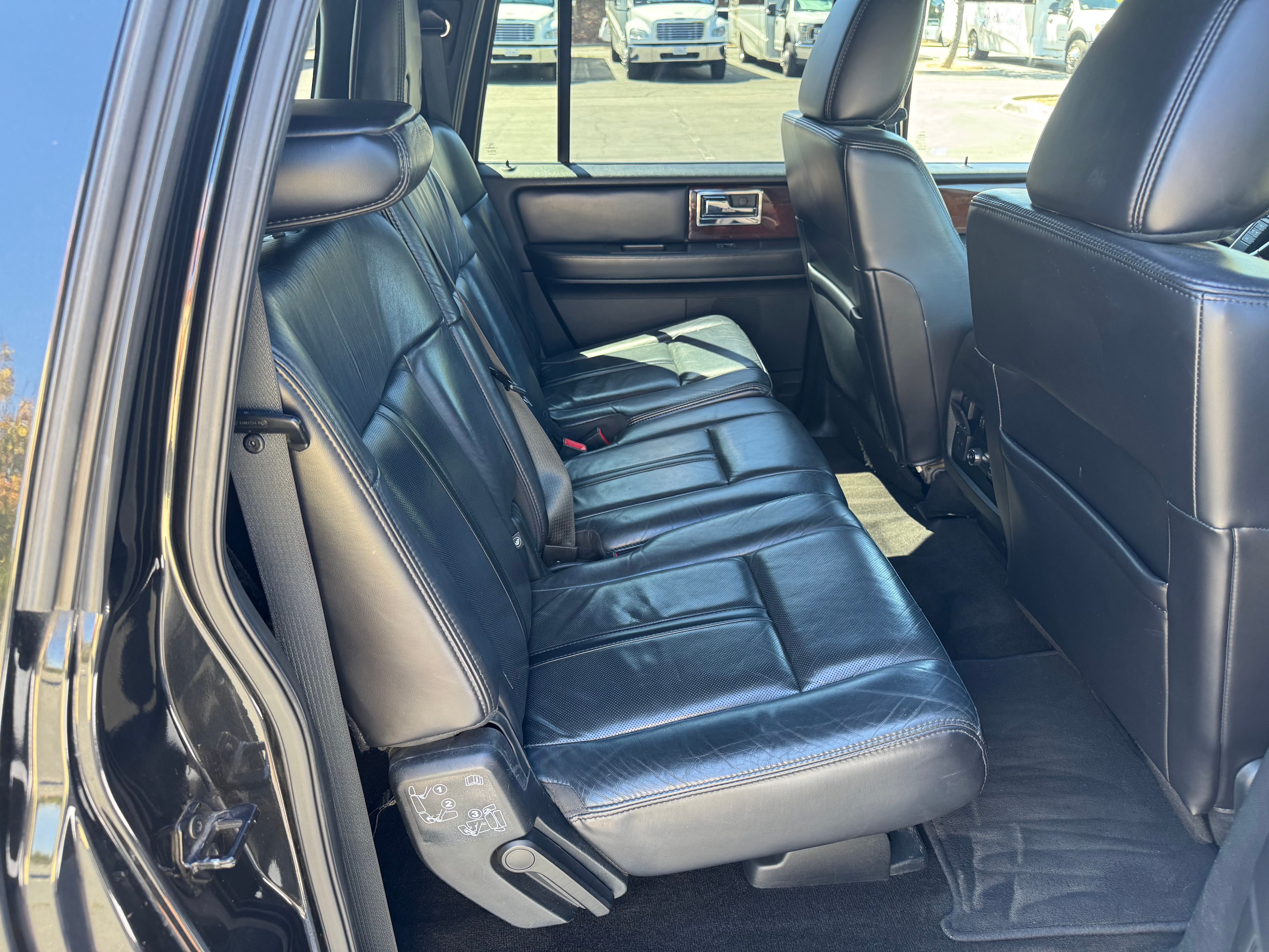 Used 2015 Lincoln Navigator L 2WD image 9