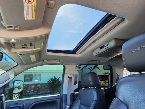 Used 2015 GMC Sierra 2500 Denali w/ Duramax Plus Package image 10