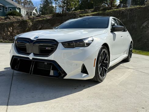 Used 2025 BMW M5 w/ Carbon Package image 1