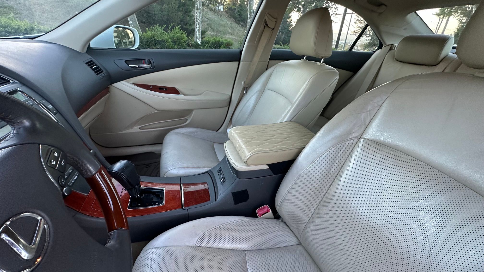 Used 2010 Lexus ES 350 w/ Preferred Accessory Package FWD image 6