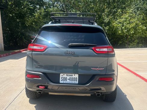 Used 2014 Jeep Cherokee Trailhawk w/ Technology Group AWD/4WD image 9