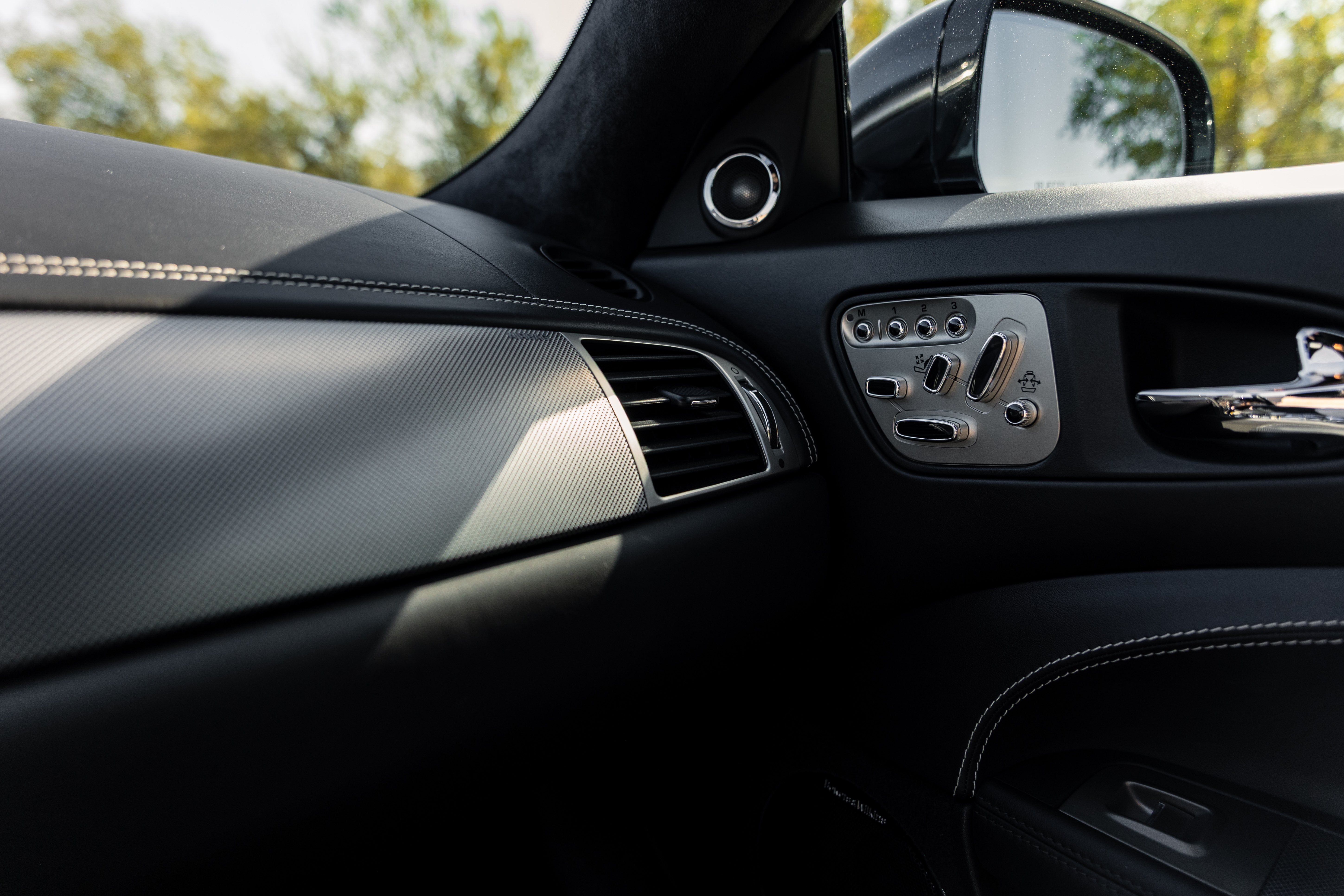Used 2011 Jaguar XK R RWD image 26