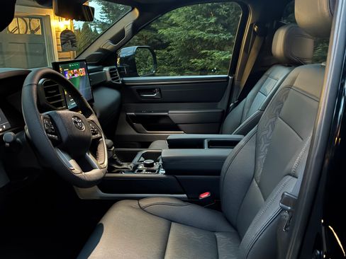 Used 2025 Toyota Tundra Limited AWD/4WD image 4