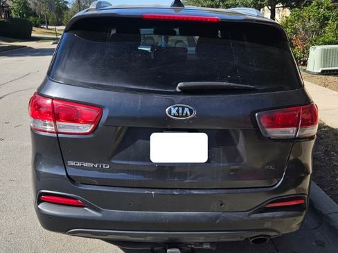 Used 2016 Kia Sorento LX w/ LX Convenience Package image 11