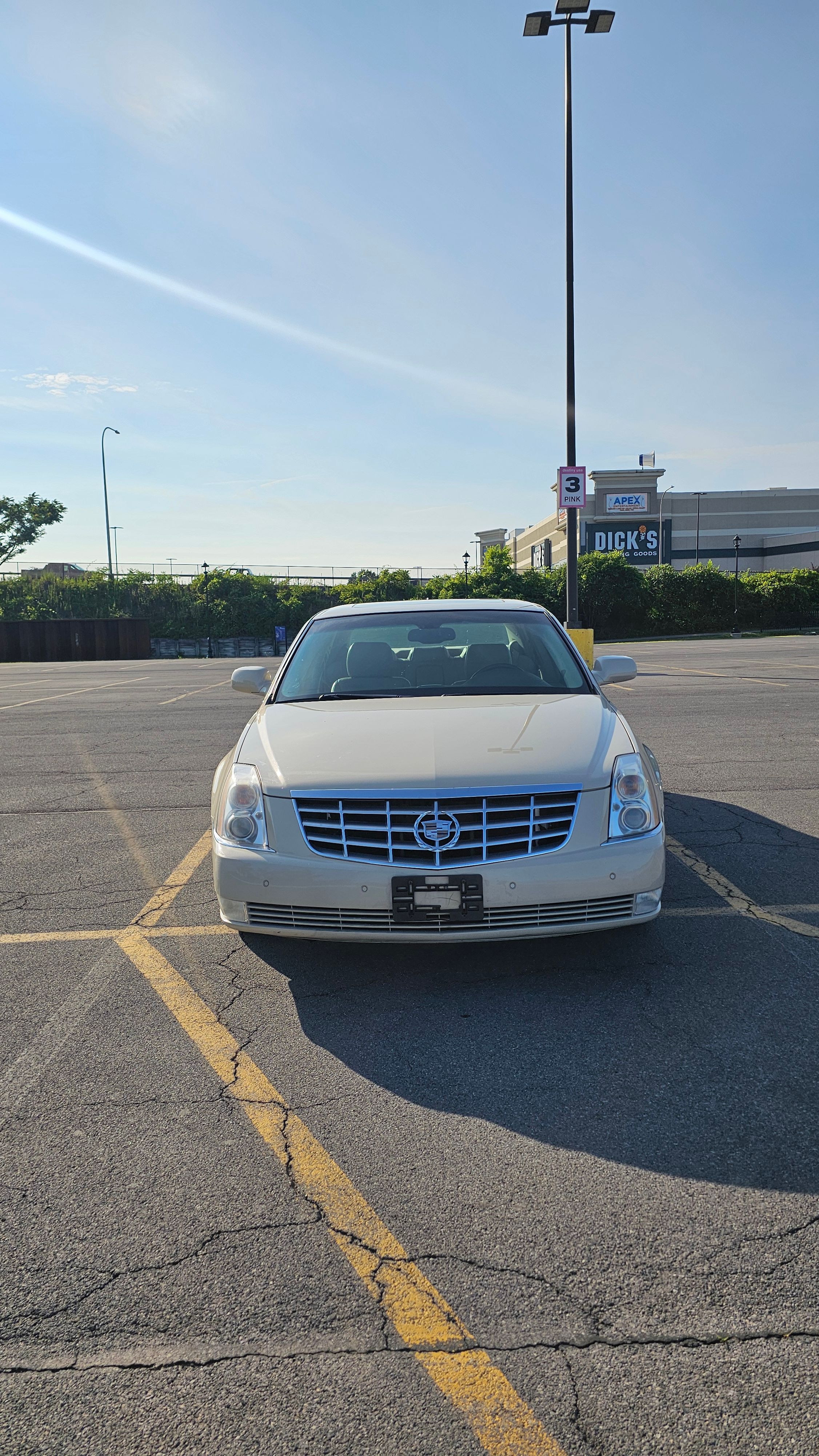 Used 2010 Cadillac DTS Luxury FWD image 4
