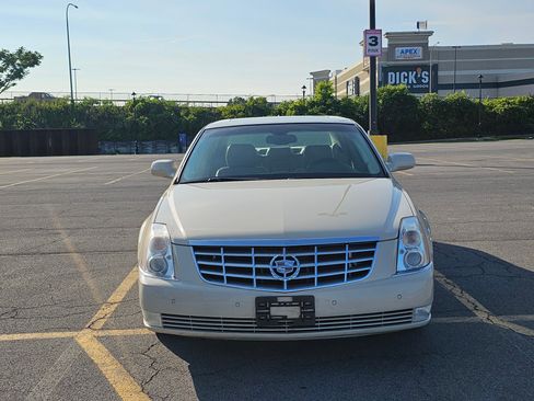 Used 2010 Cadillac DTS Luxury FWD image 4
