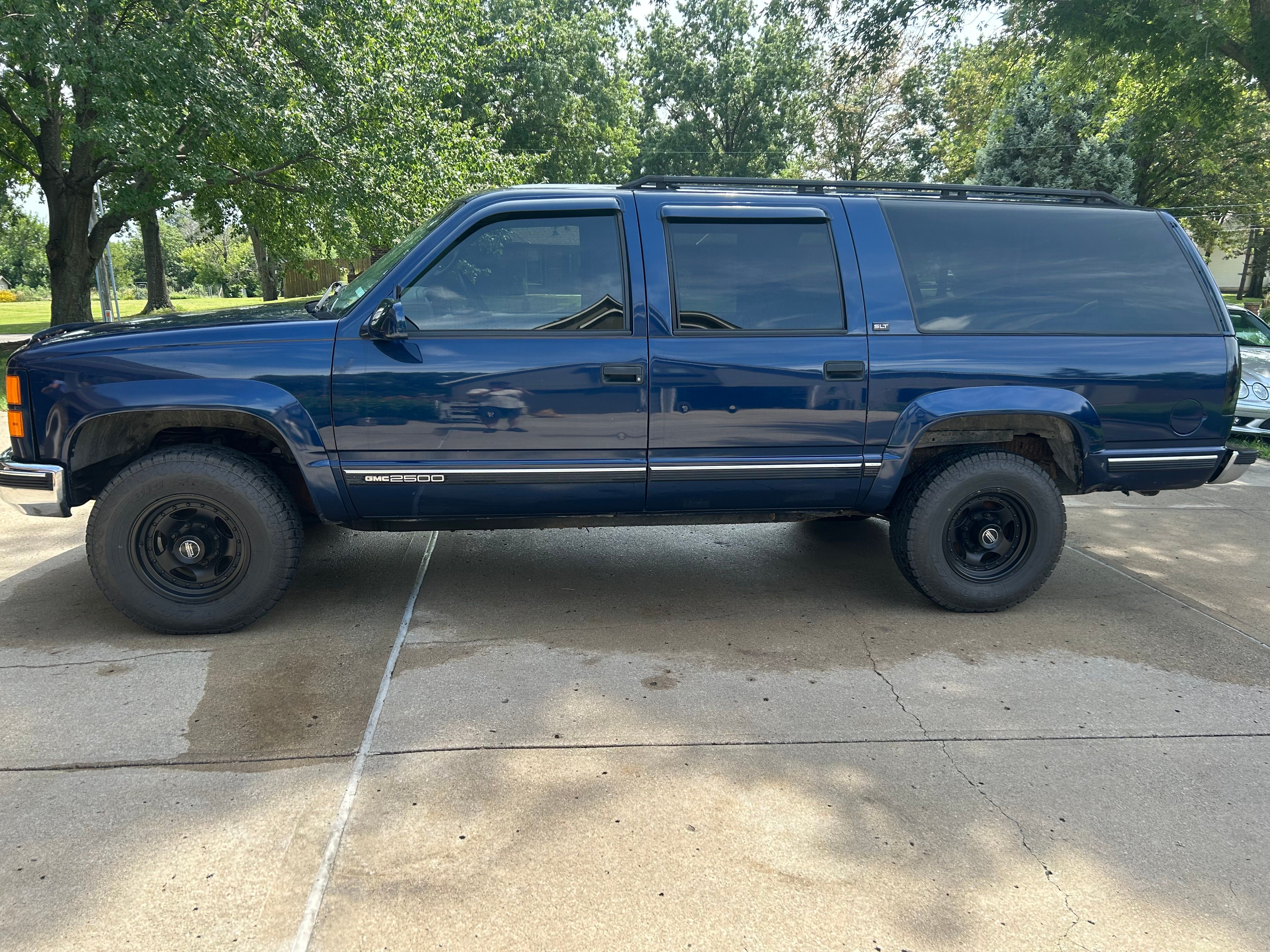 Used 1996 GMC Suburban 2500 AWD/4WD image 4