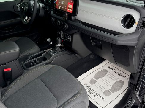 Used 2024 Jeep Wrangler Unlimited Sahara w/ Safety Group image 6