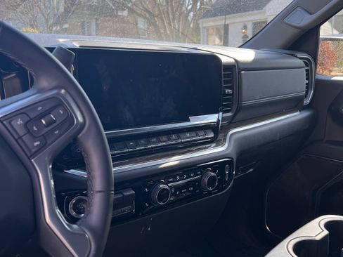 Used 2024 Chevrolet Silverado 1500 LT w/ Leather Package image 9