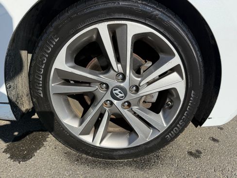 Used 2017 Hyundai Elantra Limited image 17