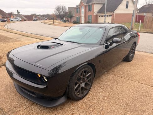 Used 2017 Dodge Challenger R/T Scat Pack image 1