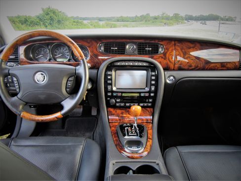 Used 2008 Jaguar XJ8 image 6