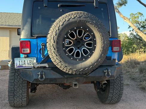 Used 2015 Jeep Wrangler Unlimited Rubicon w/ Connectivity Group AWD/4WD image 5