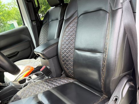Used 2022 Jeep Wrangler Unlimited Sahara AWD/4WD image 16