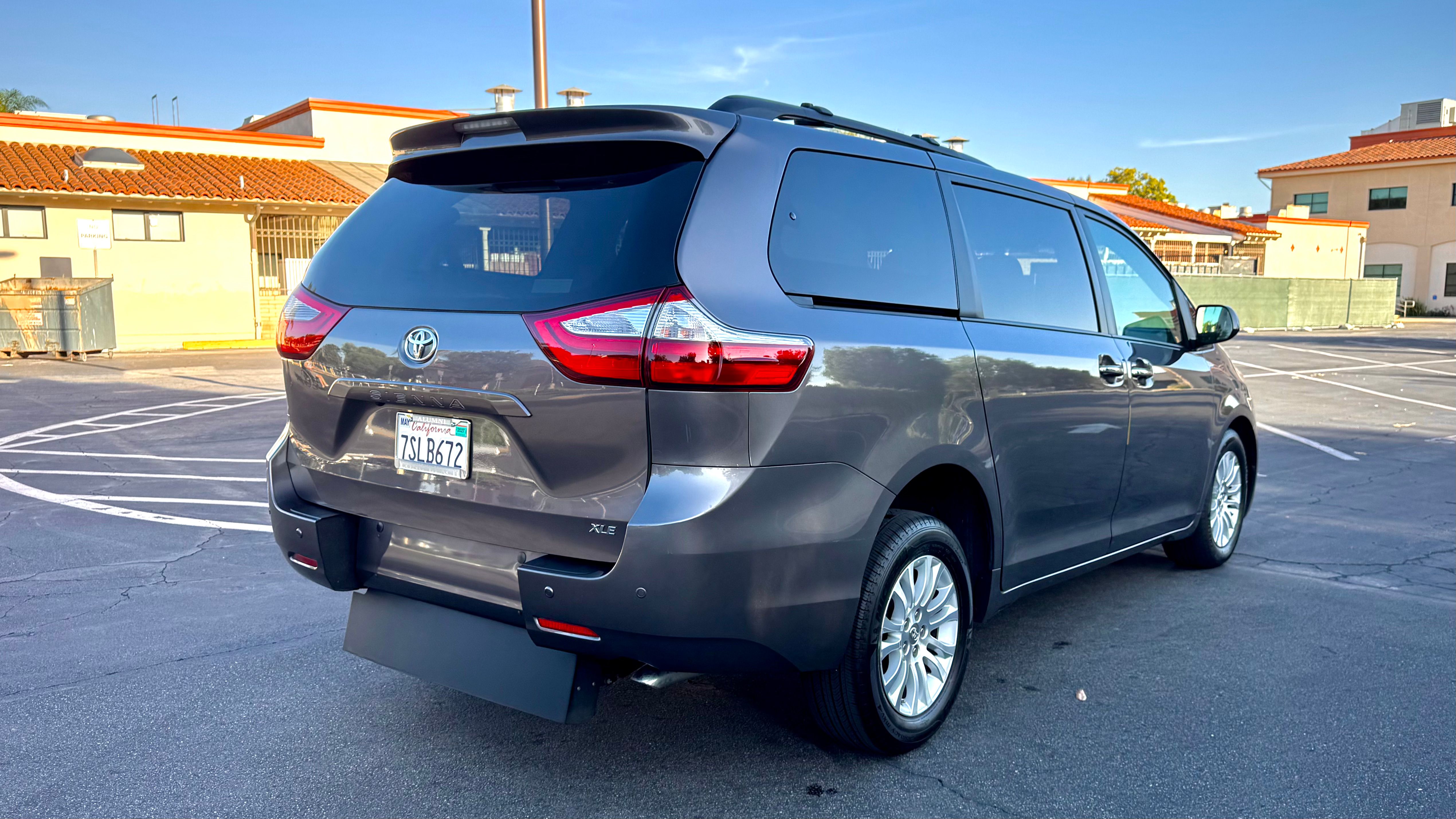 Used 2016 Toyota Sienna XLE w/ XLE Navigation Package FWD image 6