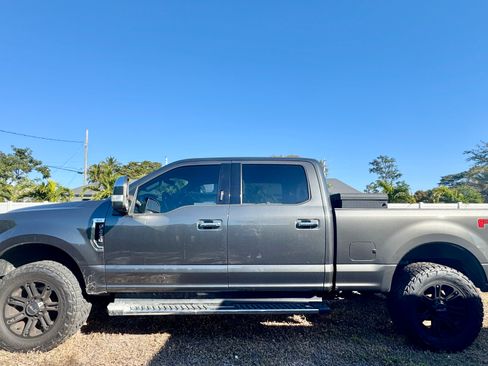 Used 2020 Ford F250 XLT w/ XLT Premium Package image 2