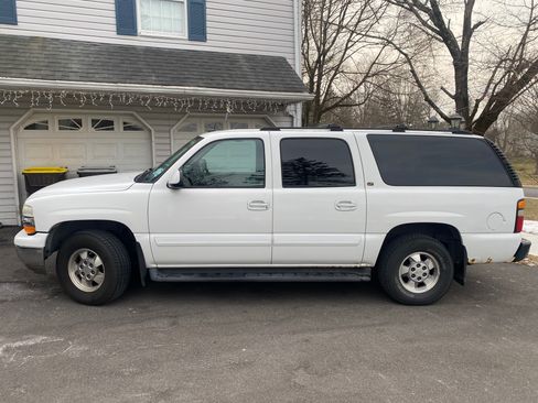 Used 2005 Chevrolet Suburban LT w/ Preferred Equipment Group image 1