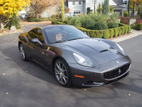 Used 2013 Ferrari California image 5