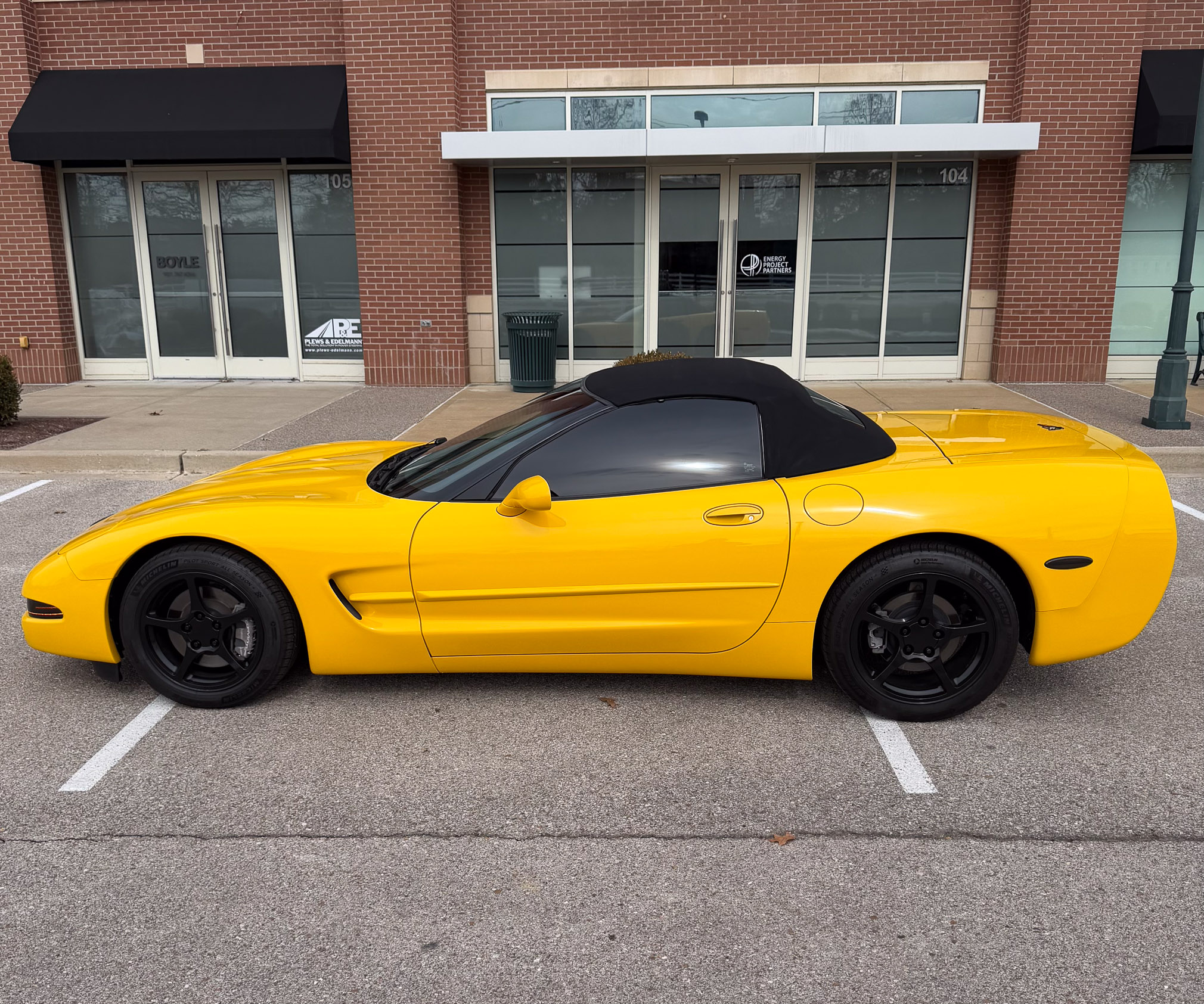 Used 2004 Chevrolet Corvette Convertible w/ Preferred Equipment Group RWD image 1