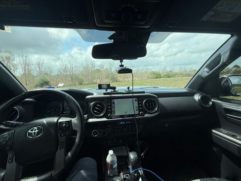 Used 2021 Toyota Tacoma TRD Off-Road w/ Technology Package image 21